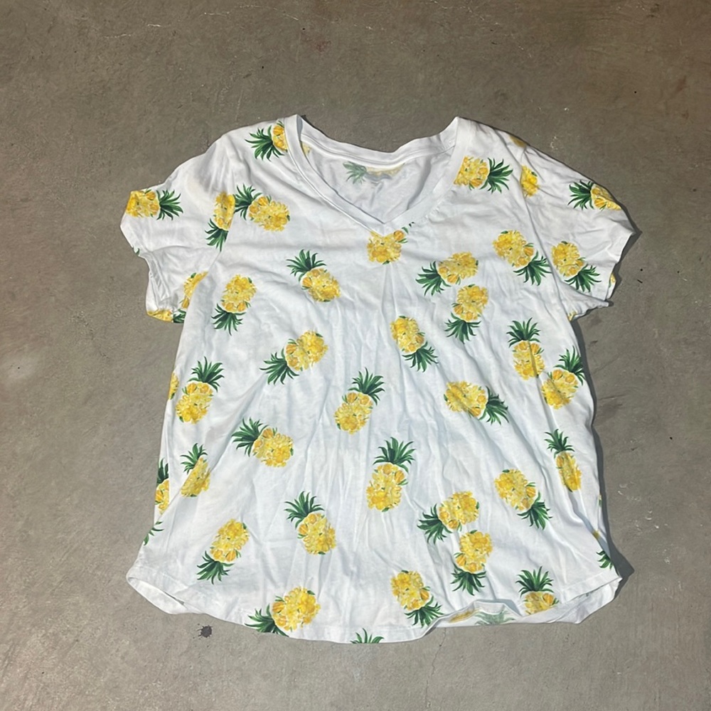 OLD NAVY PINEAPPLE/FLOWER TEE SHIRT